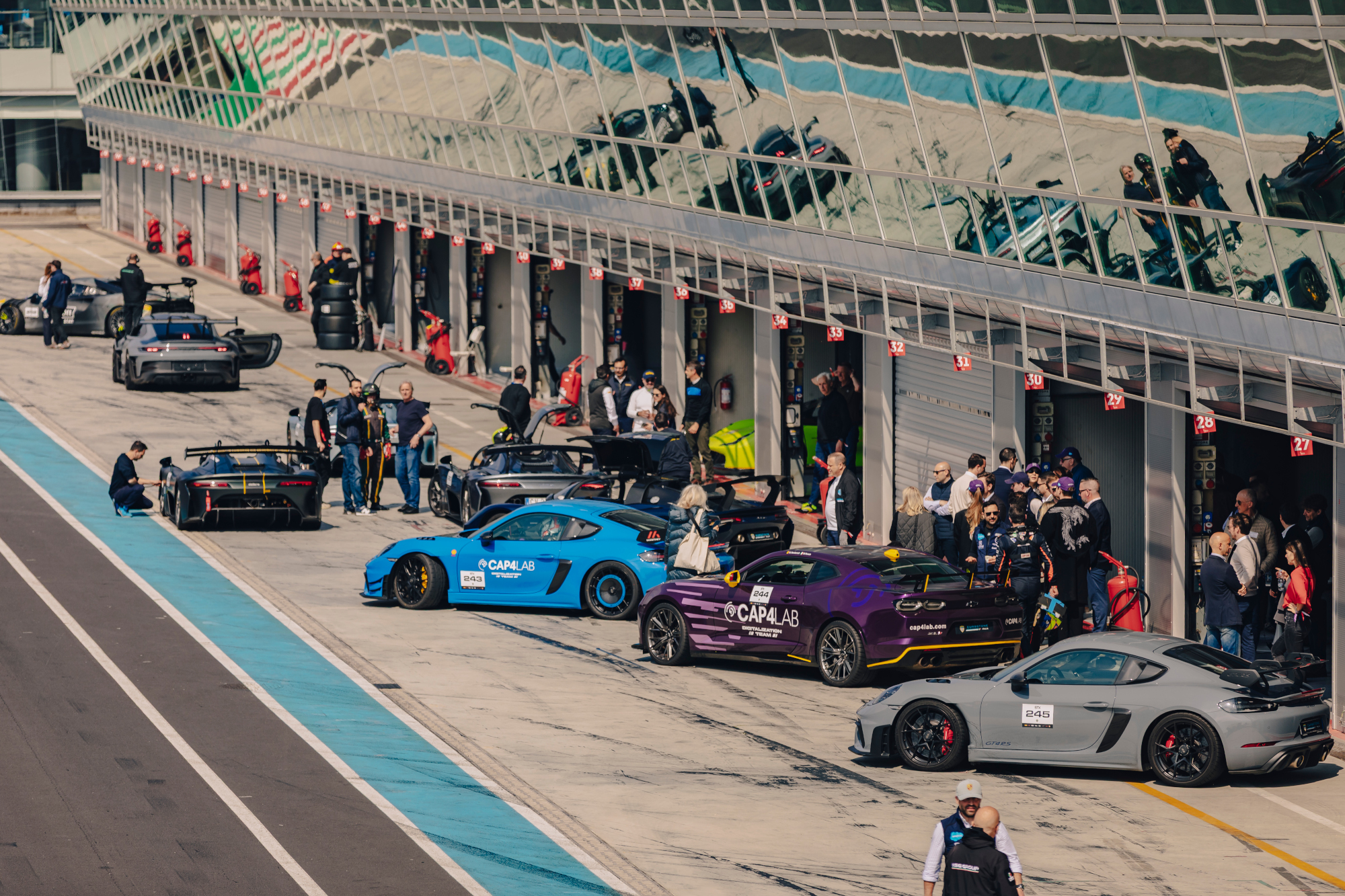 Monza pits